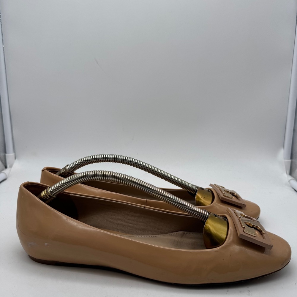 Tory Burch Gigi Ballet Flats Beige Patent Leather Embellished Logo‎ Women 8.5M